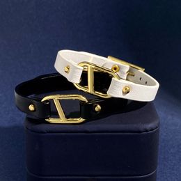 Acht kleuren V-Letter Bangles rechthoek omhelzen Pu Belt Bakle armbanden Design verstelbare eenvoudige mannen dames paren unisex bangle VLB1 --06 feestjuwelen geschenken