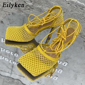 Eilyken 2021 Nieuwe sexy gele maaspompen Sandalen vrouwelijke vierkant teen hoge hiel veter omhoog gekruiste stiletto holle jurk schoenen