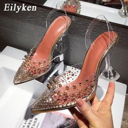 Eilyken Oro Plata PVC Transparente Remache Diamante Bombas Sandalias Tacón Perspex Punta estrecha Zapatos de boda de cristal 240118