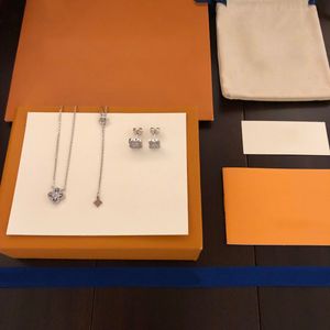 Le processus de platine plaqué EITS n'est pas allergique à la mode décolorante simple tout avec un collier de trèfle à quatre feuilles de diamant brisé viutonits