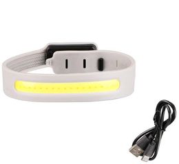 LED CONDITE LED ÉLASTIQUE LED avec un bracelet rechargeable d'éclairage de 230 ° de large avec une bande de silicone pour le brassard de sécurité sportif clignotant