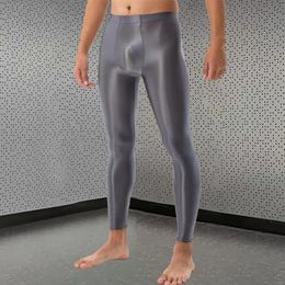 Pantalon élastique pour hommes, coupe ajustée et soyeuse, avec poche bombée en U, haute élasticité, respirant, taille moyenne, couleur unie pour le confort 240326