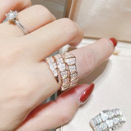 Bague de créateur élastique serpent pour femme diamant moule blanche plaqué or 18 carats plus haut compteur matériaux avancés bijoux de style classique avec boîte 053