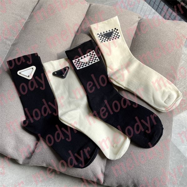 Élastique Mince Bas Femmes Sport Chaussettes Maison Vêtements Basketball Cyclisme Planche À Roulettes Bas Blanc Triangle Badge Longues Chaussettes