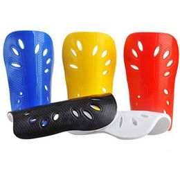 Coude Genouillères 1 Paire Football Shin Plastique Football Gardes Jambe Protecteur Pour Enfants Adulte Équipement De Protection Respirant Garde 5 Couleurs 230524