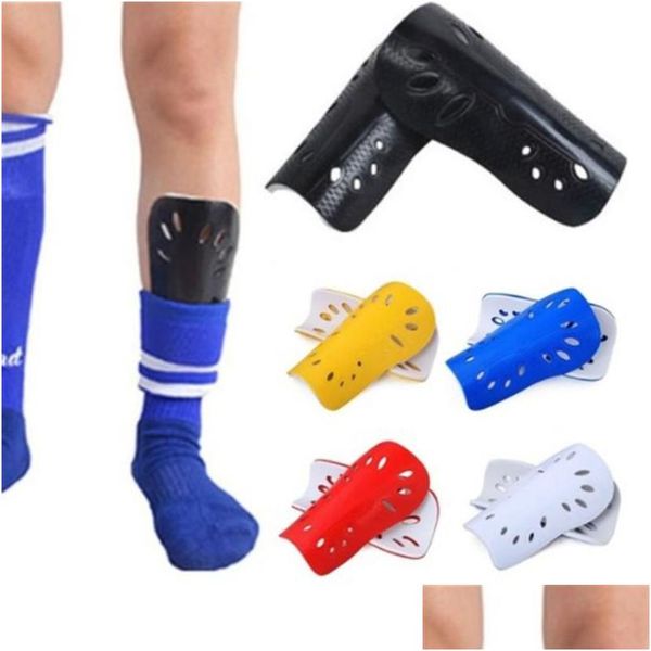 Rodilleras de codo 1 par de espinillas de fútbol Protectores de fútbol de plástico Protector de piernas para niños Equipo de protección Adt Protector transpirable Azul Rojo Gota Dhehn