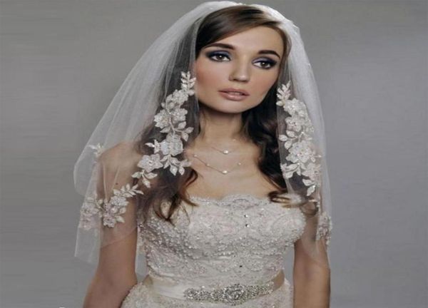 Longueur du coude Veil de mariée à deux couches avec peigne en dentelle appliquée cristal millésime mariage romantique 2t voiles accessoire de cheveux vend2026595