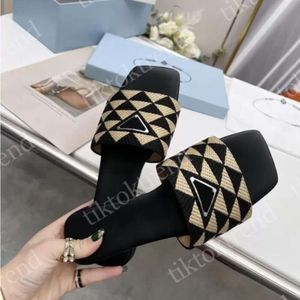 Eleanor Slides Designer Dames driehoekige leren sandalen Uitgehold patroon Rubberen pantoffels Zomermode sandaal