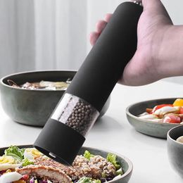 Electric Automatic Automatic Sel and Pepper Grinder Battery Power Spices Grinde with LED Adjustable Spices Grinder Assaising Bottles 240420