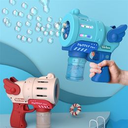 Máquina de burbujas eléctrica Luz intermitente Música Automática Burbuja Soplador Jabón Agua Burbujas Fabricante Pistola para niños Kid Juguetes al aire libre 220707