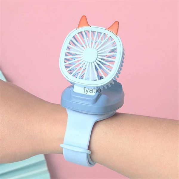 Ventiladores eléctricos Cartton Cat Design Correa de muñeca portátil Mini reloj Ventilador de mano Carga USB Pequeño recargable con luces LED coloridasH240313