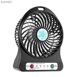 Ventilateurs électriques Portable Mini LED Fan Refroidisseur d'air à piles USB Charge Bureau 3 Mode Régulation de vitesse LED Fonction d'éclairage L240122