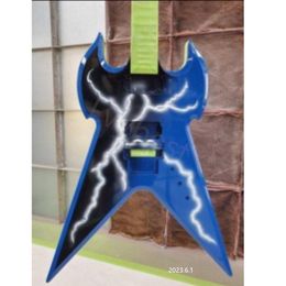 Piezas negras de guitarra eléctrica con Floyd Rose Style Tremolo Blue Body Black Shade con Lightning Head Back Man Print