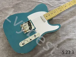 Elektrische gitaar blauw metaalrelikschap kleur en geelachtige vlamhals zwarte stippen inlay chrome slagplaat lippenstift nek pick -up