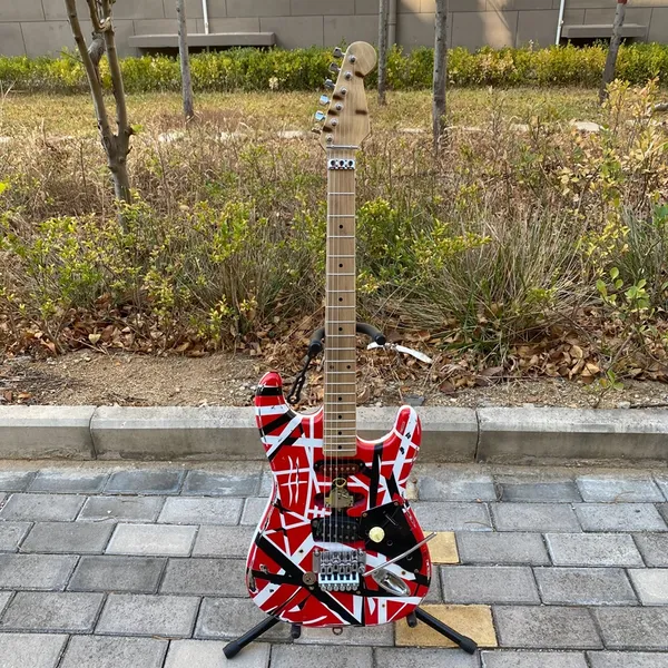 Guitarra eléctrica Edward Van Halen Black White Stripe Red Heavy Relic Maple Neck, Floyd Rose Tremolo Bass Wood Reflector real