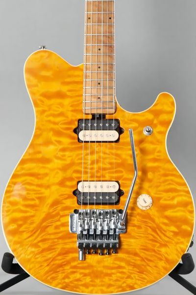 besr Guitare électrique signée Ernie Ball Music Man, EV H Eddie Van Halen, Amber Quilt Top, 1994