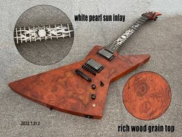 Elektrische gitaar speciaal graan bovenblad, bruine kleur, gesatineerd, vuurvlam, witte parelinleg, zwarte onderdelen TOM-brug en stop-tail