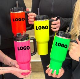 Elektrische neon Wit zwart roze geel groen rode quencher H2.0 Tumblers 40 oz kopjes met handgreeplid en stro auto mokken met 1: 1 logo chocolade goud 40oz waterflessen I0416