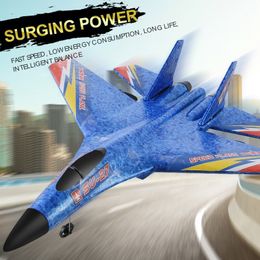 Electric/RC Aircraft SU27 schuim afstandsbediening vliegtuig 2.4G Radio Glider Fighter Led Night Navigation Light vliegtuig Model Toy Kinderen Verjaardag Geschenk 230509