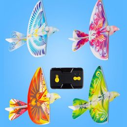 Elektrische/RC-dieren 360 graden 2,4 GHz Vliegende RC Bird Toy Flying Birds Mini RC Drone Toys Remote Control Mini E-Bird Laidable Toys Gifts 230525