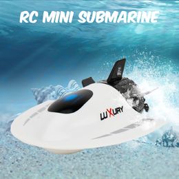 Barcos eléctricos / RC 2.4G Mini RC Submarino Juguete 3314 Radio a prueba de agua Modelo de lancha rápida Control remoto portátil Simulación Barco Regalos Juguetes para niño 230629