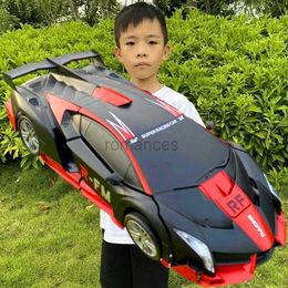 Electric/RC CAR 1 12 36cm RC Car Robot Gebaar Sensing Vervorming Fighting Robots Modles Transformatie Remote Control Cars Speelgoed Geschenken voor jongens 240424