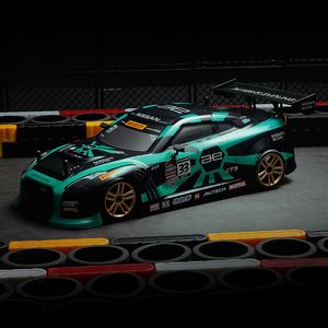 Coche eléctrico RC 1 18 Juguete de tracción en las cuatro ruedas RC Modelo de deriva profesional para adultos Carga de alta velocidad Niños Control remoto GTR Racing 230721