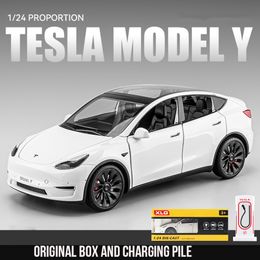 Elektrisch/RC -auto 1 24 mini Auto -simulatiemodel Y SUV Alloy CAR Diecasts Voertuigen metaalmodel Auto -decoratie voor kinderen Gift Boy Toy 230814