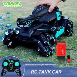 Elektrische/RC-auto Grote Rc-tank Schietwagen 4Wd Radiogestuurde auto Tankwagen Battle Competitief Elektrisch gebaar Off-road Buggy Speelgoedjongen T240308