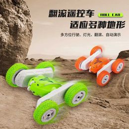 Elektrische/RC-auto Childrens Remote-gecontroleerde mini-auto omverwerping dubbelzijdige stuntauto 360 graden dumptruck off-road raceteelgoed Zhiyi Toyl2404