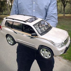 Coche eléctrico RC Gran tamaño grande 4x4 todoterreno Vehículo RC Escalada en tierra Coche Carga Control remoto Crucero SUV Juguete Niño Regalo de cumpleaños 220829