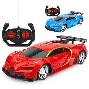 Voiture électrique RC RC à quatre voies 1/18 télécommande avec lumières LED chargeant des jouets électriques de course hors route pour enfants jouet d'anniversaire en plein air 220829