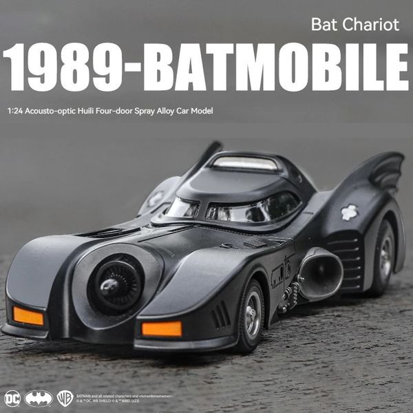 Electric RC Car Toys 1/18 Vehículo de juguete Figura de anime Batman Simulación 1989 Batimóvil Modelo de aleación Sonido y luz Metal Tire hacia atrás Regalo 231130