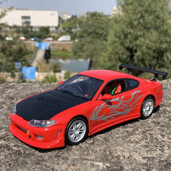 Modelo de coche fundido a presión Track 1/24 Nissan Silvia S15 Refit Modelo de coche de cuerpo ancho Diecasts Juguete de metal Rendimiento Modelo de coche deportivo Simulación Regalo para niños 230308