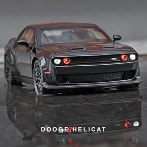 Elektrische RC Track 1 32 Dodge Challenger Hellcat Redeye Legering Muscle Car Model Geluid en licht Kinderspeelgoed Verzamelobjecten Verjaardagscadeau 231207