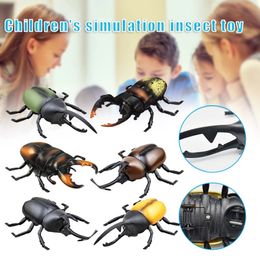 Elektrisch simulatie Beetle speelgoed met afstandsbediening Batterij aangedreven realistisch insect nieuwigheid Verjaardagscadeau voor kinderen RC Animal 240511