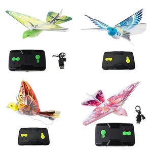 ElectricRC Animaux 24G Aigle Électrique Télécommande Bionic Oiseau Volant Aile Battement Simulation Jouet Cadeau pour Enfants Enfants 230906