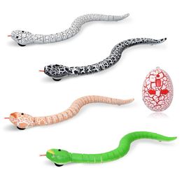 Electricrc Dieren afstandsbediening Snake Infrarood RC Animal Toys Rattlesnake With Egg Funny Trick Halloween Novelty Gifts For Boys Kids 221201