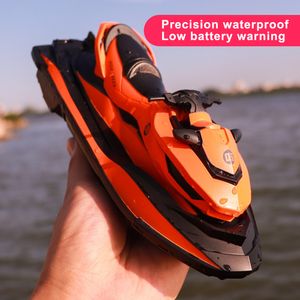 Electricrc Boats Mini RC Boat 2,4 g 50 meter afstandsbediening Afstand Summer Water Splashing Elektrische motorboot Kinderspeelgoed Gift 230203