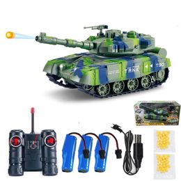 Electricrc Car RC Battle Tank Shoot BB Bullets Remote Control schieten USB -lading met LED Sound Military War Game Electronic Boy Gift 230325