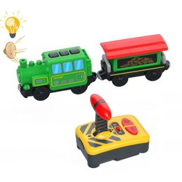 ElectricRC Spoor RC Elektrische Trein Remte Controle Trein Vrachtwagen Houten Tracks Magnetische Rail Auto Speelgoed Raiway Trein Voor Kids gift 230616