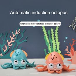 Elektronisch huisdierenspeelgoed Toys Pets Crab Octopus kruipen babyinductie ontsnappen muzikale interactieve kinderen peuter voor wandelen vermijden automatisch obstakels 230523