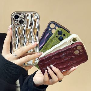 Coque de téléphone ondulée argentée galvanisée adaptée à la couleur unie 14promax 13 nouvelles 12 femmes 11 avancées