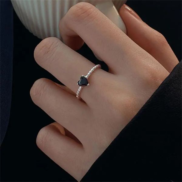 El anillo de moda de la electroplatación cómoda para usar anillos de moda para mujer Los accesorios populares deben tener un solo anillo de aleación