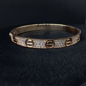 Elegante 18K gouden armband met sprankelende ronde briljant geslepen diamantaccenten voor dames