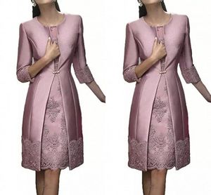 Robes de soirée élégantes 2020 pour mère de la mariée avec veste longue gaine longueur au genou Dusty Pink Siver Grey Santin et robes de mariée en dentelle