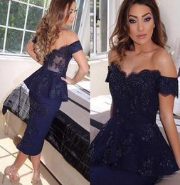 Élégant 2020 bleu marine perlé robes de cocktail longueur de thé Peplum épaules nues robes de bal appliques dentelle robes formelles fête Even3104572