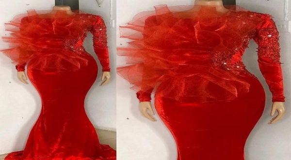 Élégant 2021 Robes de soirée sirène en velours rouge pour femme Aabic manches longues dentelle appliques formelle bal Pageant robes de soirée Vestid7468356