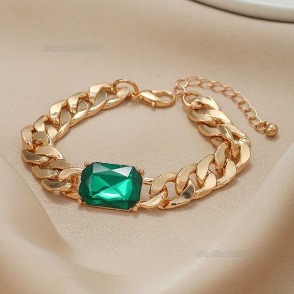 Chaînes de femmes en diamants de style britannique élégantes et nobles Bijoux en argent or 925 avec des breloques de bracelet plat cubain à l'atmosphère incrustée de vert à la mode