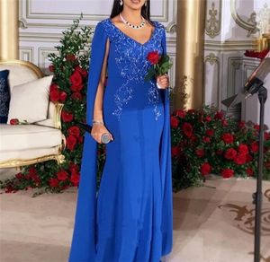 Élégant arabe longue sirène robes de bal 2021 bleu royal robes de soirée formelles Cape Appliqued occasion spéciale robe col en V grande taille femmes portent